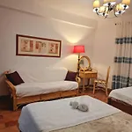 Elegant Family House In With Private Pool 롤레