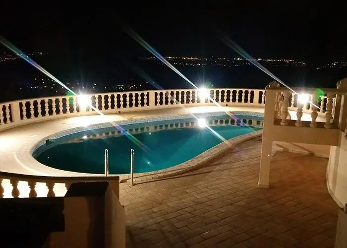 Elegant Family House In With Private Pool 楼尔