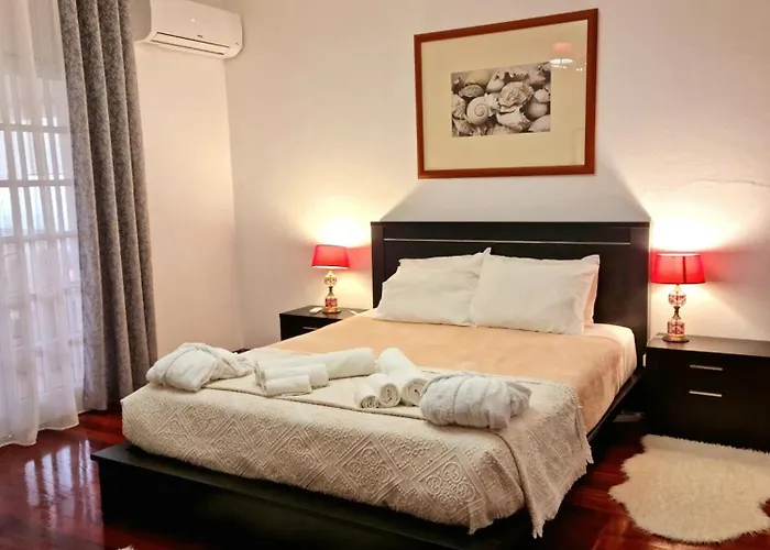 Elegant Family House In With Private Pool *