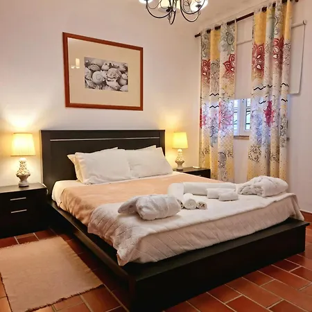 Elegant Family House In With Private Pool